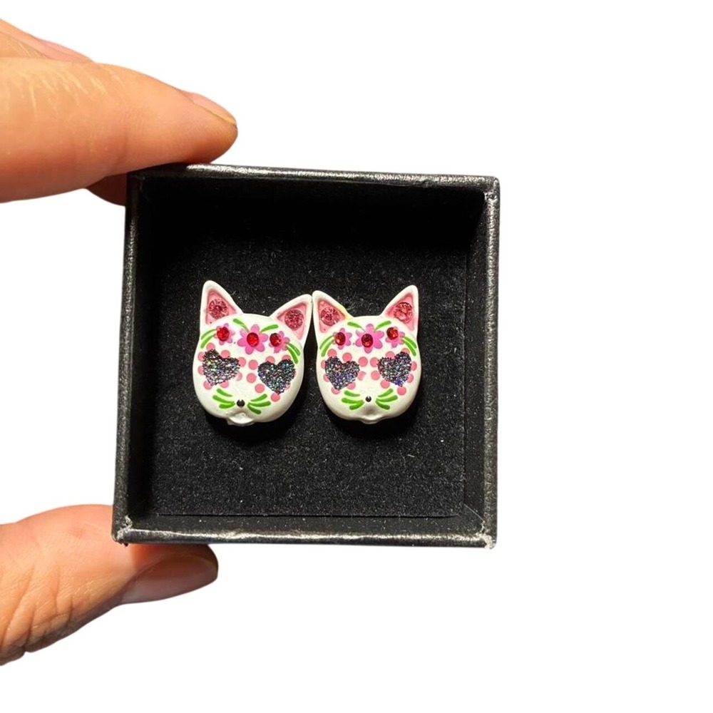 Betsey Johnson Sugar Skull Cat Stud Earrings White Multi Rhinestone Heart Eyes